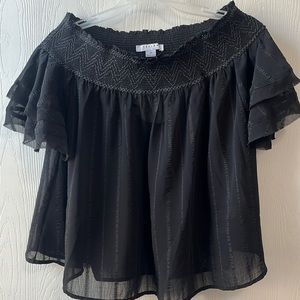 Black top off of shoulder